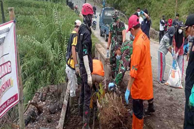 KORAMIL 05/BATUR  BESERTA UNSUR TERKAIT MELAKSANAKAN KARYA BAKTI