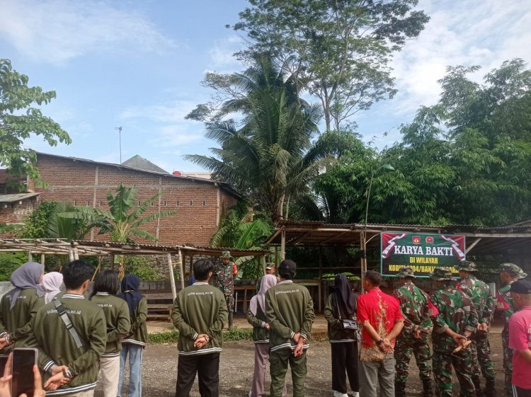 Hijaukan Pasar Kodim 0704 Banjarnegara Ajak Warga Gotong Royong