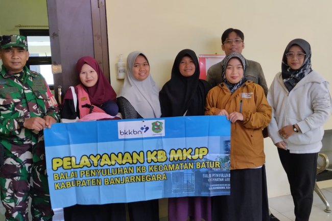 Peduli Kesehatan Ibu dan Anak Babinsa Dampingi Kegiatan KB Metode Kontrasepsi Jangka Panjang (MKPJ) 