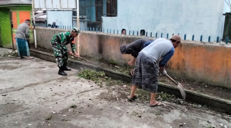 Wujudkan Lingkungan Bersih Babinsa Kerja Bakti Bersama Warga Binaan 
