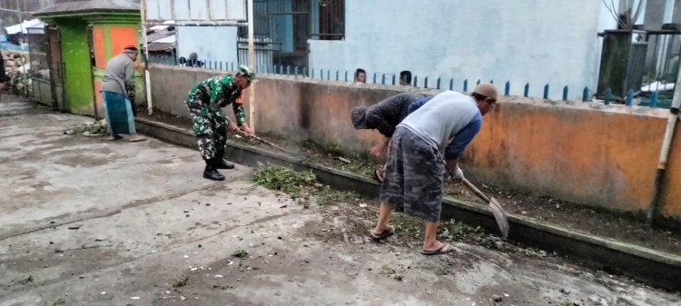 Wujudkan Lingkungan Bersih Babinsa Kerja Bakti Bersama Warga Binaan 