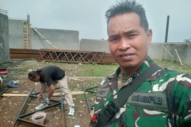 Babinsa Koramil 05 Batur Awasi Pembangunan KDKMP di Desa Sumberejo