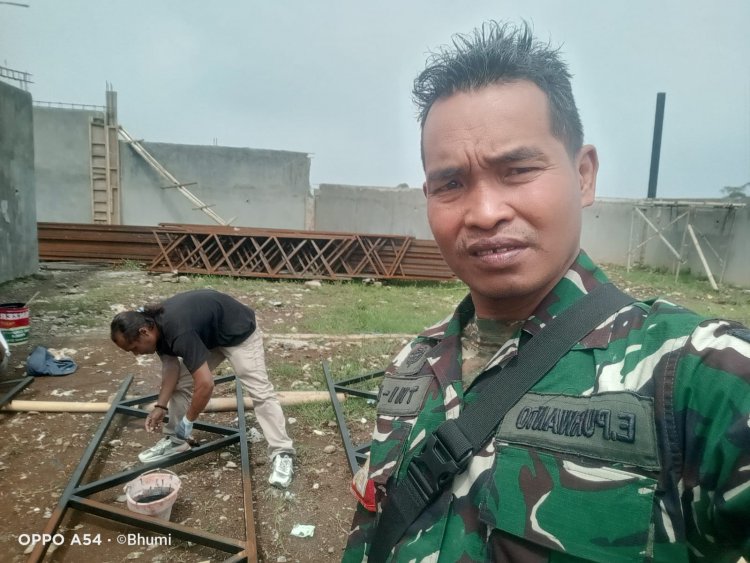 Babinsa Koramil 05 Batur Awasi Pembangunan KDKMP di Desa Sumberejo
