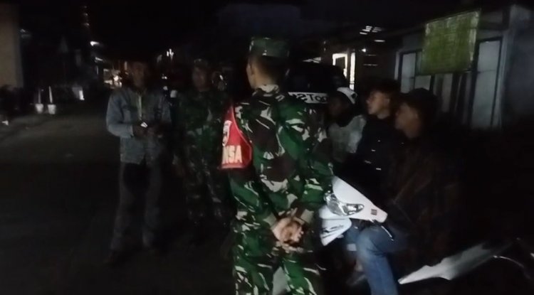 Pastikan Aman Dan Kondusif Babinsa Rutin Laksanakan Patroli Malam