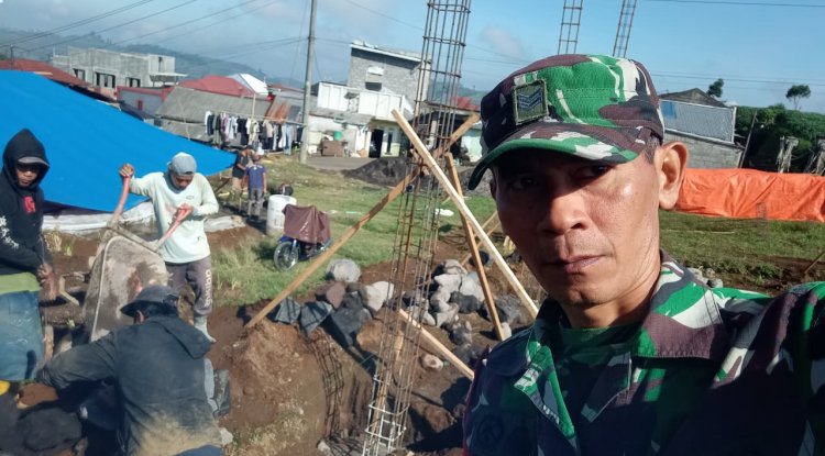 Babinsa Batur Dampingi Pengerjaan Pondasi KDKMP di Desa Pekasiran