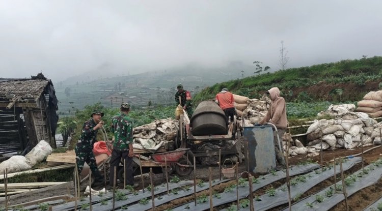 Jalan Mulus Rezeki Mulus" : Permudah Akses Petani Koramil Bantu Pembangunan JUT
